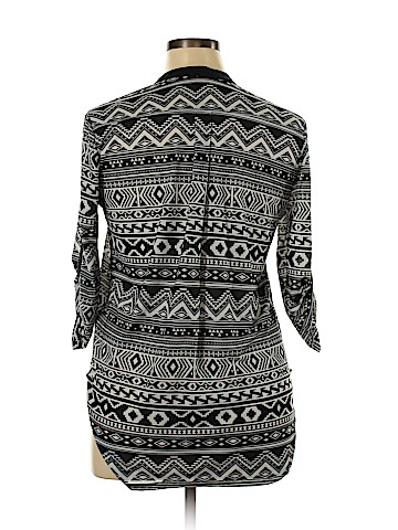 No Boundaries 3/4 Sleeve Top (view 2)