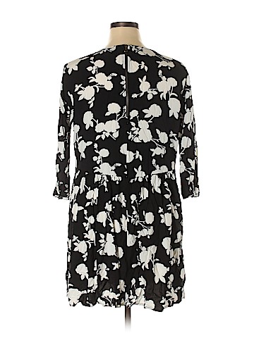 Old Navy Casual Dress (view 2)