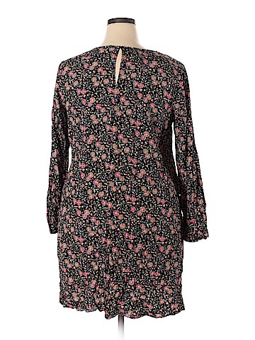 Old Navy Casual Dress (view 2)