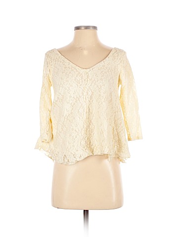 American Eagle Outfitters 3/4 Sleeve Top (view 1)