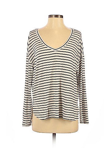 American Eagle Outfitters Pullover Sweater (view 1)