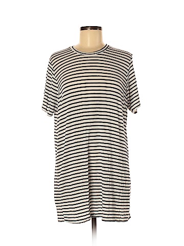 Brandy Melville Short Sleeve T-Shirt (view 1)