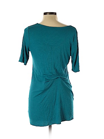 Luxe Essentials for a Pea in the Pod Short Sleeve Top (view 2)