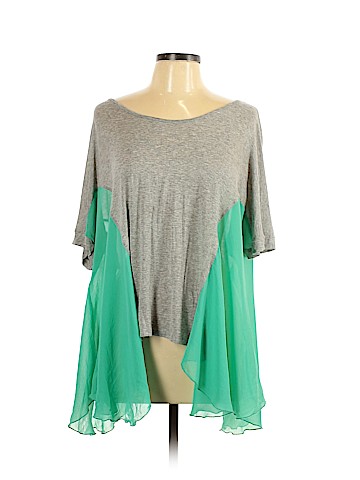 Romeo & Juliet Couture Short Sleeve Top (view 1)