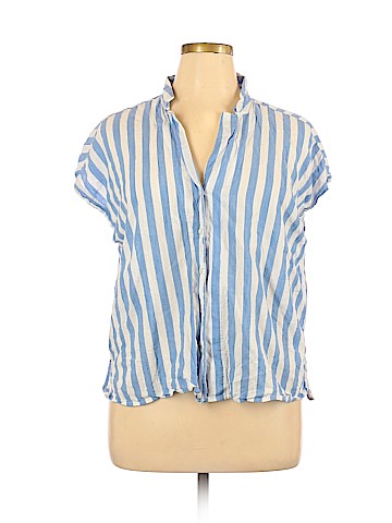 Old Navy Short Sleeve Button-Down Shirt (view 1)