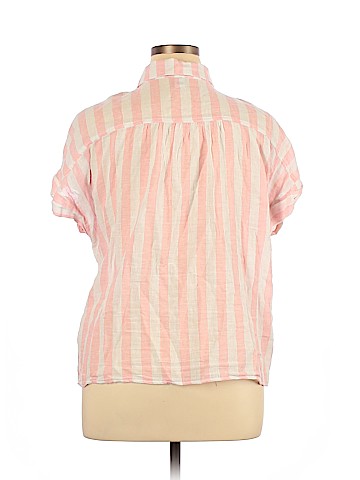 Old Navy Short Sleeve Button-Down Shirt (view 2)