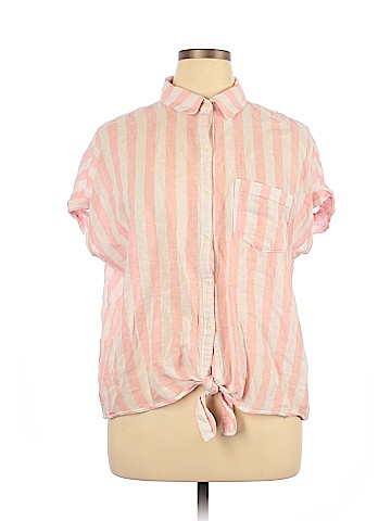 Old Navy Short Sleeve Button-Down Shirt (view 1)