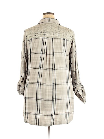 Lane Bryant Long Sleeve Button-Down Shirt (view 2)