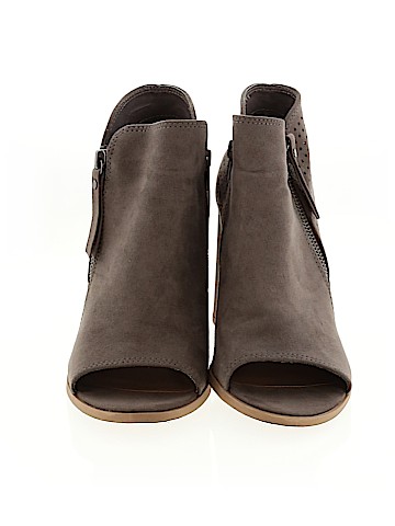 Universal Thread Ankle Boots (view 2)