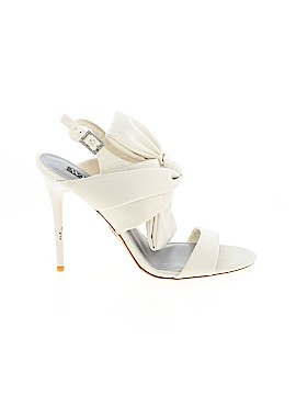 White by Vera Wang Size 9 1/2