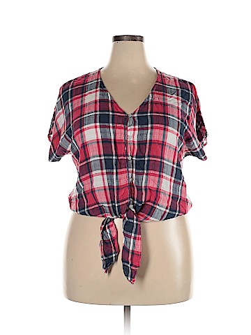 Universal Thread Short Sleeve Button-Down Shirt (view 1)