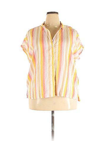 Old Navy Short Sleeve Button-Down Shirt (view 1)