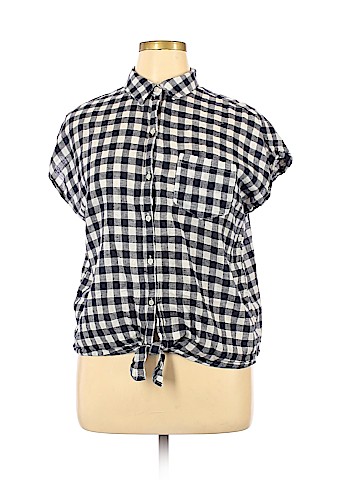 Old Navy Short Sleeve Button-Down Shirt (view 1)