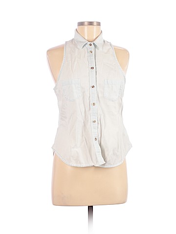 American Eagle Outfitters Sleeveless Button-Down Shirt (view 1)