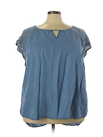 Ava & Viv Short Sleeve Blouse (view 1)