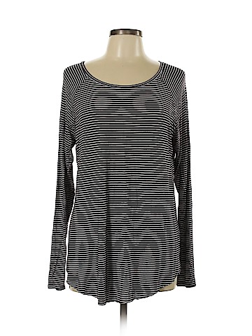 American Eagle Outfitters Long Sleeve T-Shirt (view 1)