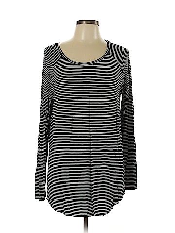 American Eagle Outfitters Long Sleeve T-Shirt (view 1)