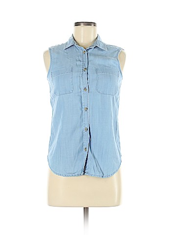 American Eagle Outfitters Sleeveless Button-Down Shirt (view 1)