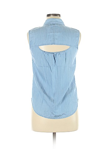 American Eagle Outfitters Sleeveless Button-Down Shirt (view 2)