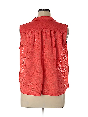 Kirra Sleeveless Button-Down Shirt (view 2)