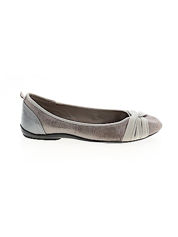 DKNY Flats (view 1)