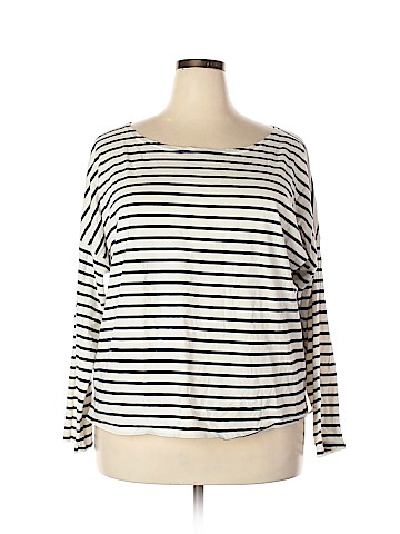 Old Navy Long Sleeve T-Shirt (view 1)