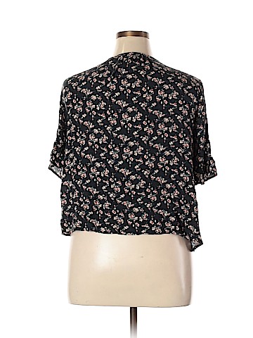 American Eagle Outfitters Short Sleeve Blouse (view 2)