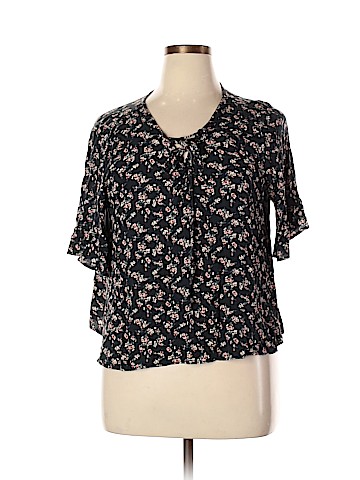 American Eagle Outfitters Short Sleeve Blouse (view 1)