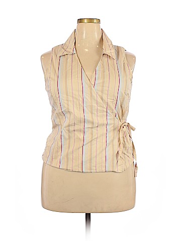 Old Navy Sleeveless Button-Down Shirt (view 1)