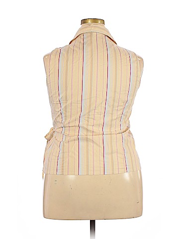 Old Navy Sleeveless Button-Down Shirt (view 2)