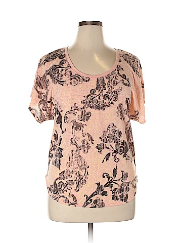 Maurices Short Sleeve T-Shirt (view 1)
