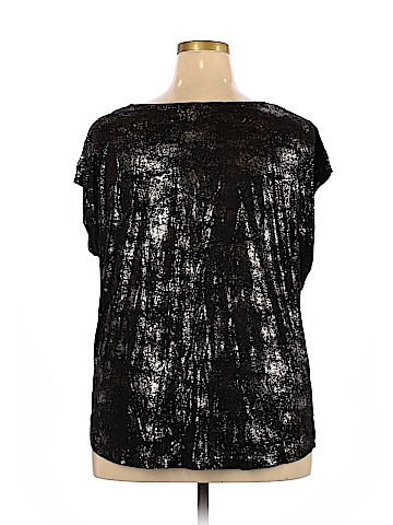 Jennifer Lopez Short Sleeve T-Shirt (view 2)