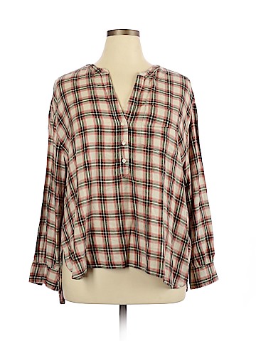 Old Navy Long Sleeve Button-Down Shirt (view 1)