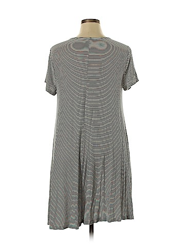 Old Navy Casual Dress (view 2)