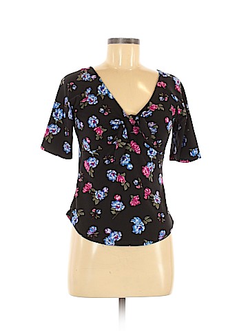 No Boundaries Short Sleeve Top (view 1)