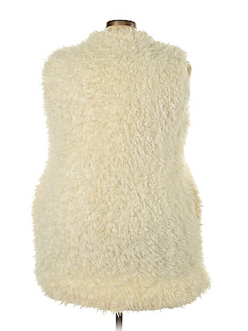 Rouge Faux Fur Vest (view 2)