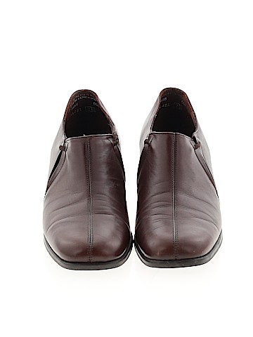 Munro American Heels (view 2)