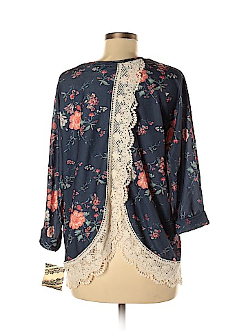 Eyeshadow 3/4 Sleeve Top (view 2)