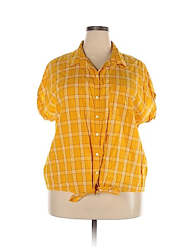 Old Navy Short Sleeve Button-Down Shirt (view 1)