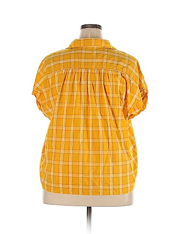 Old Navy Short Sleeve Button-Down Shirt (view 2)