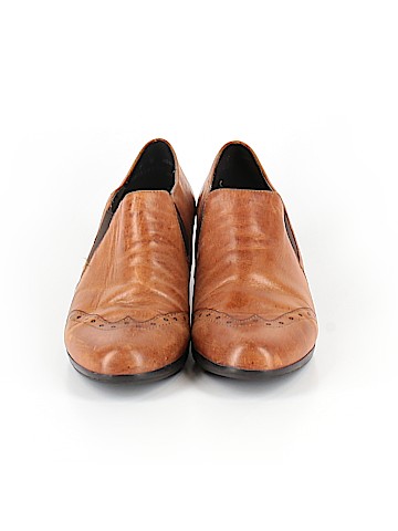 Munro American Heels (view 2)