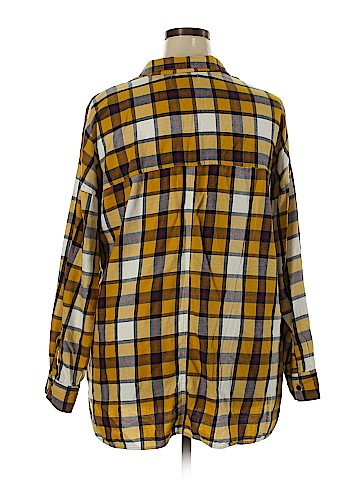 Old Navy Long Sleeve Button-Down Shirt (view 2)