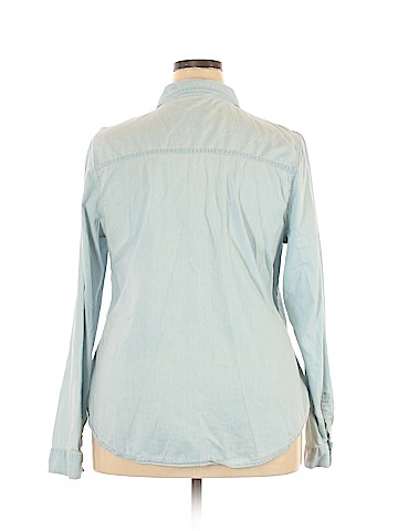 Maurices Long Sleeve Button-Down Shirt (view 2)