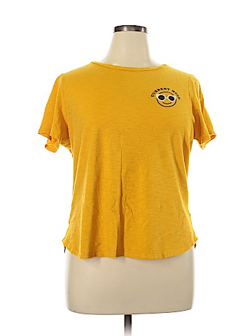 Old Navy Short Sleeve T-Shirt (view 1)