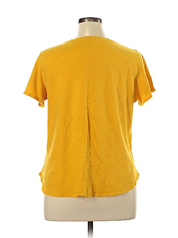 Old Navy Short Sleeve T-Shirt (view 2)