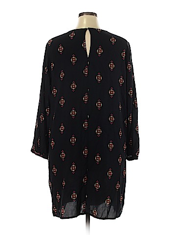 Old Navy Casual Dress (view 2)