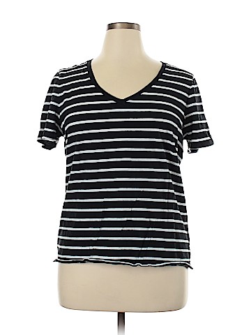 Old Navy Short Sleeve T-Shirt (view 1)