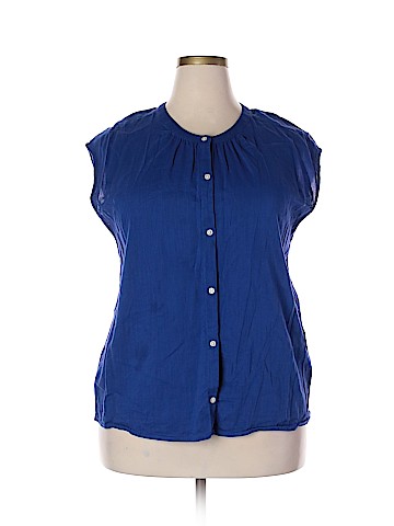 Old Navy Sleeveless Button-Down Shirt (view 1)