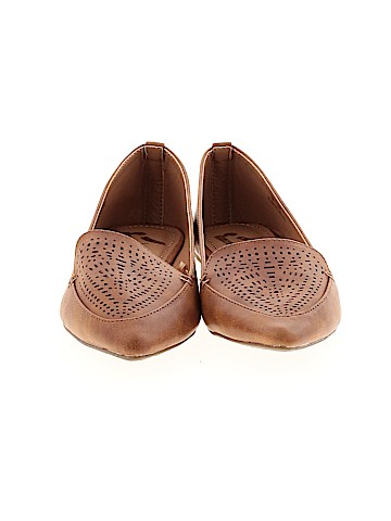 REPORT Flats (view 2)