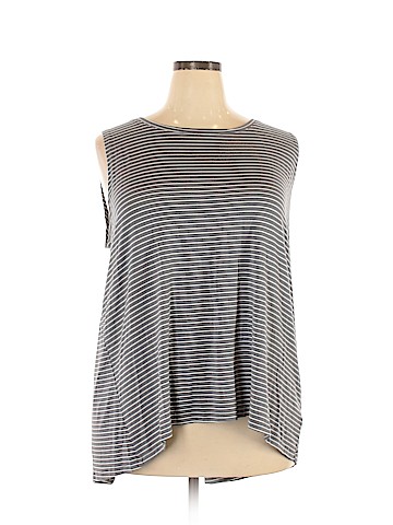 Old Navy Sleeveless T-Shirt (view 1)